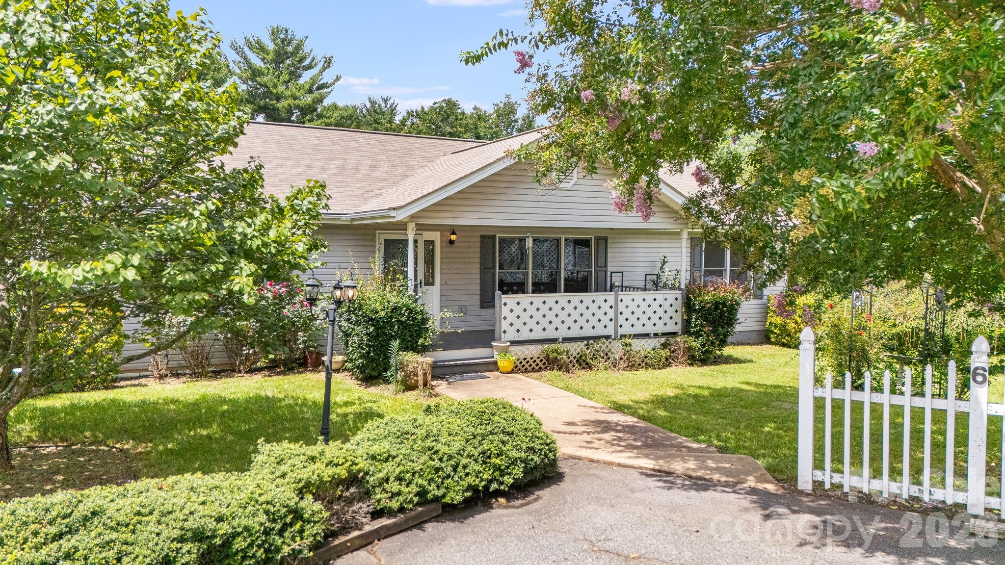 6 Arrowhead Lane