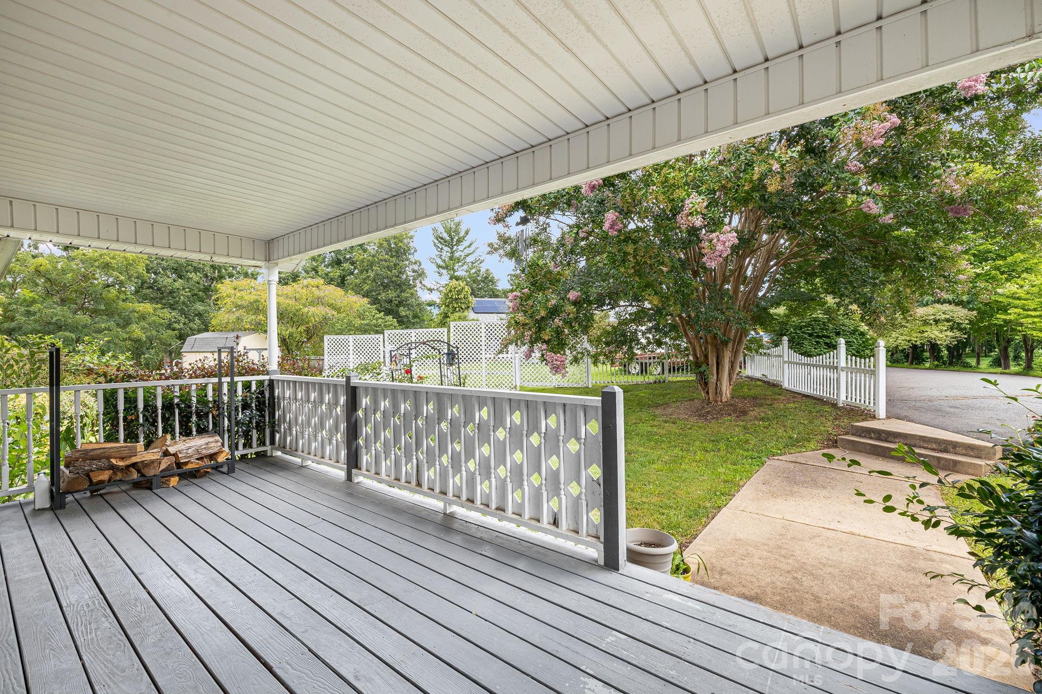 6 Arrowhead Lane