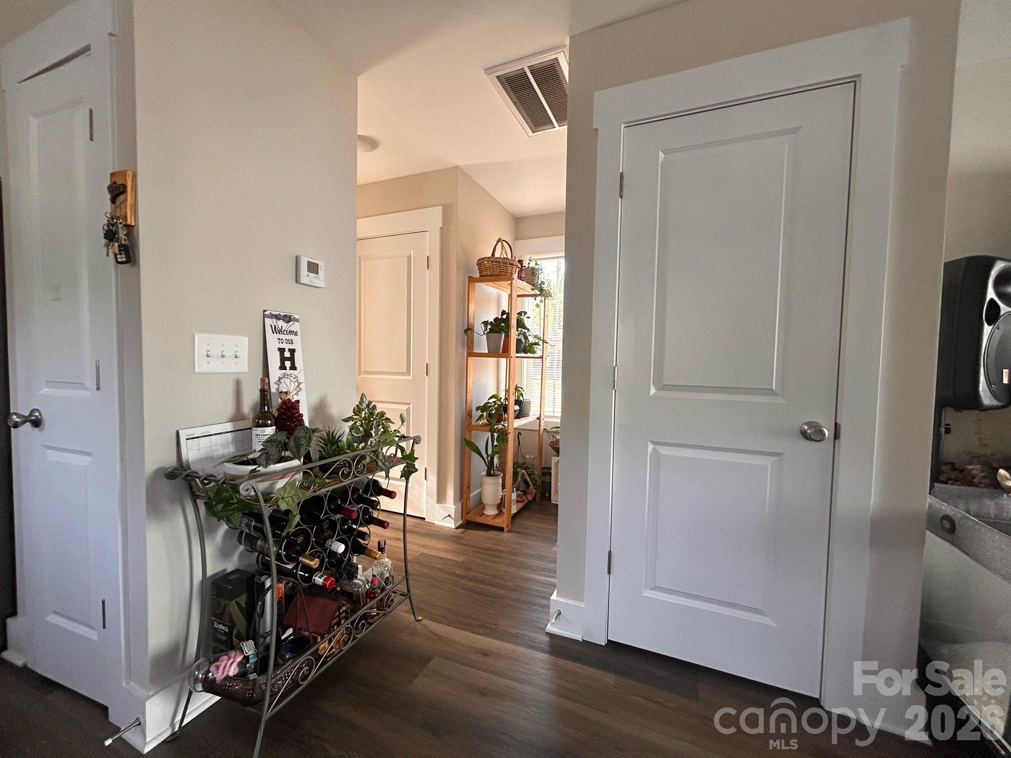 606 E Carpenter Street