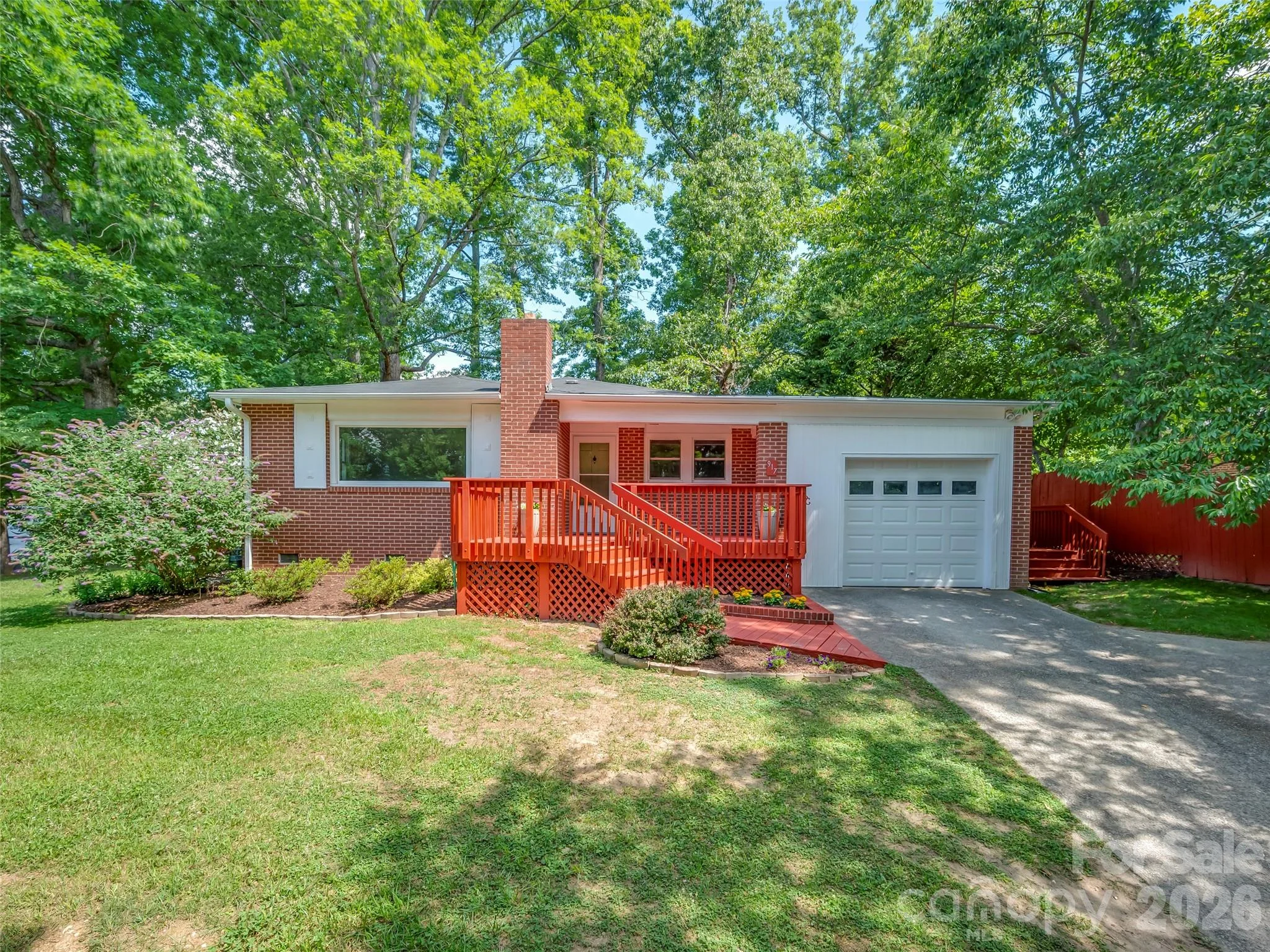 917 W Blue Ridge Road, East Flat Rock, NC, 28726