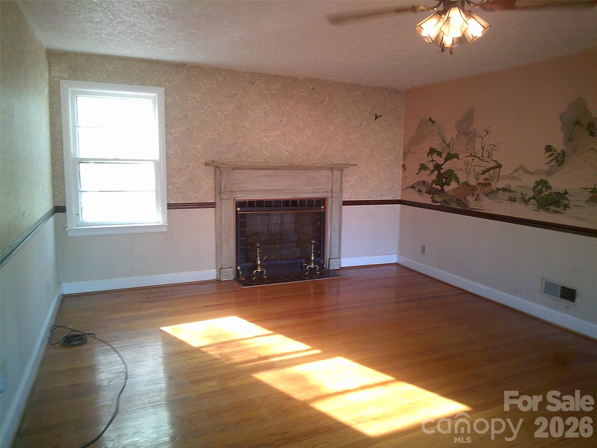 1303 W Dixon Boulevard