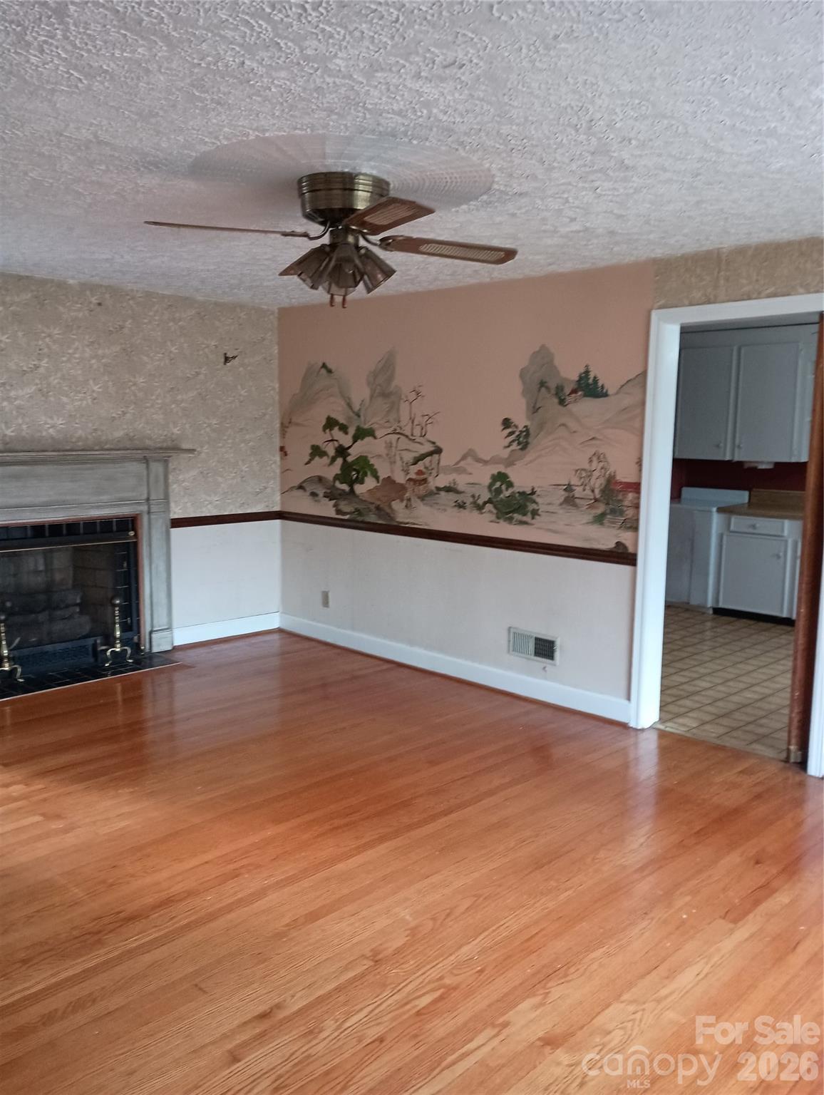 1303 W Dixon Boulevard