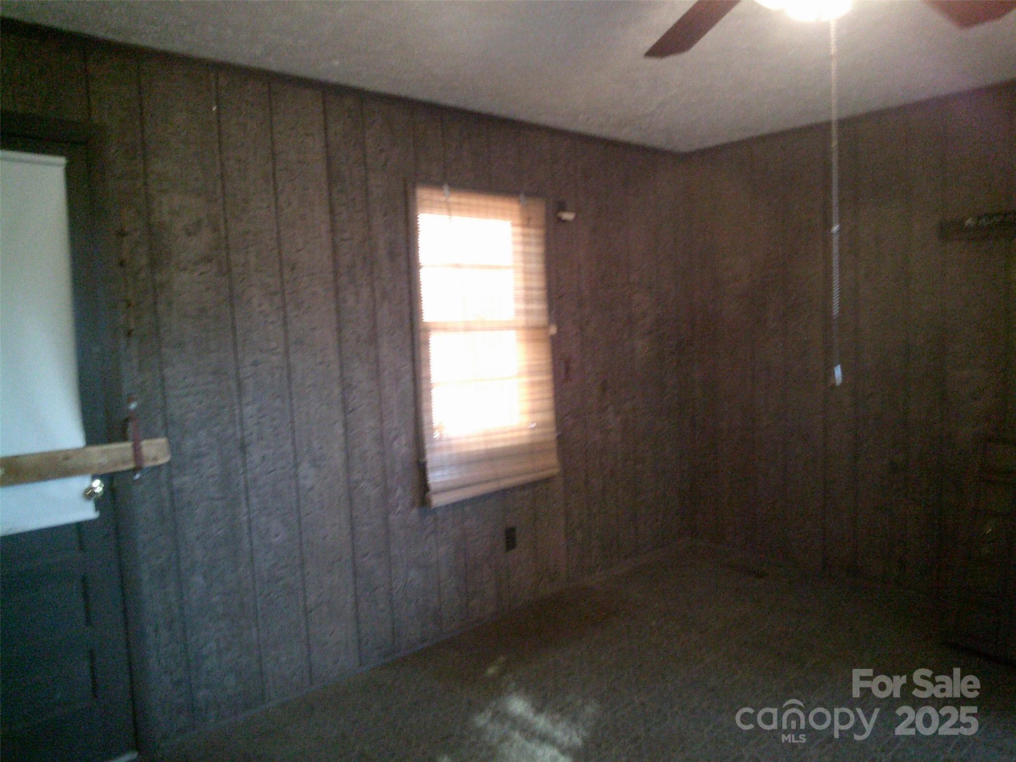 1303 W Dixon Boulevard