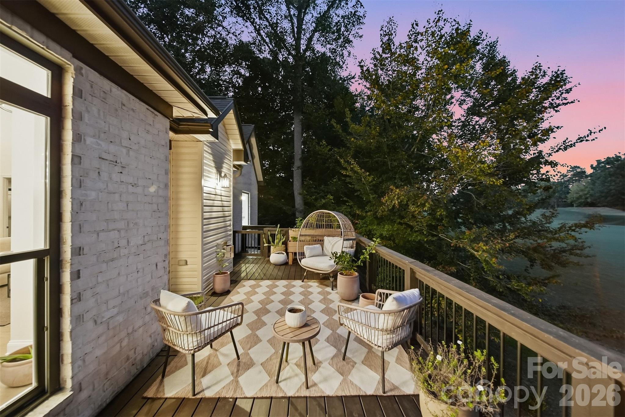 647 Victoria Lane