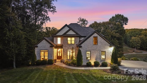 Photo of 647 Victoria Lane, Hickory, NC 28601 (MLS # 4437596)