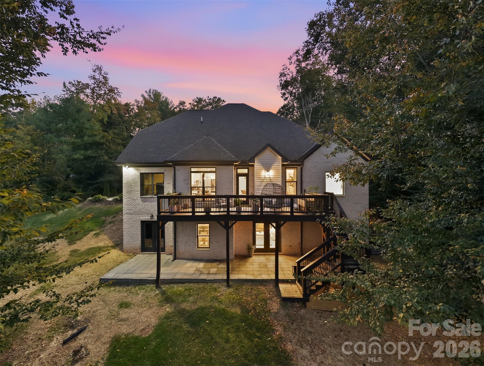 647 Victoria Lane