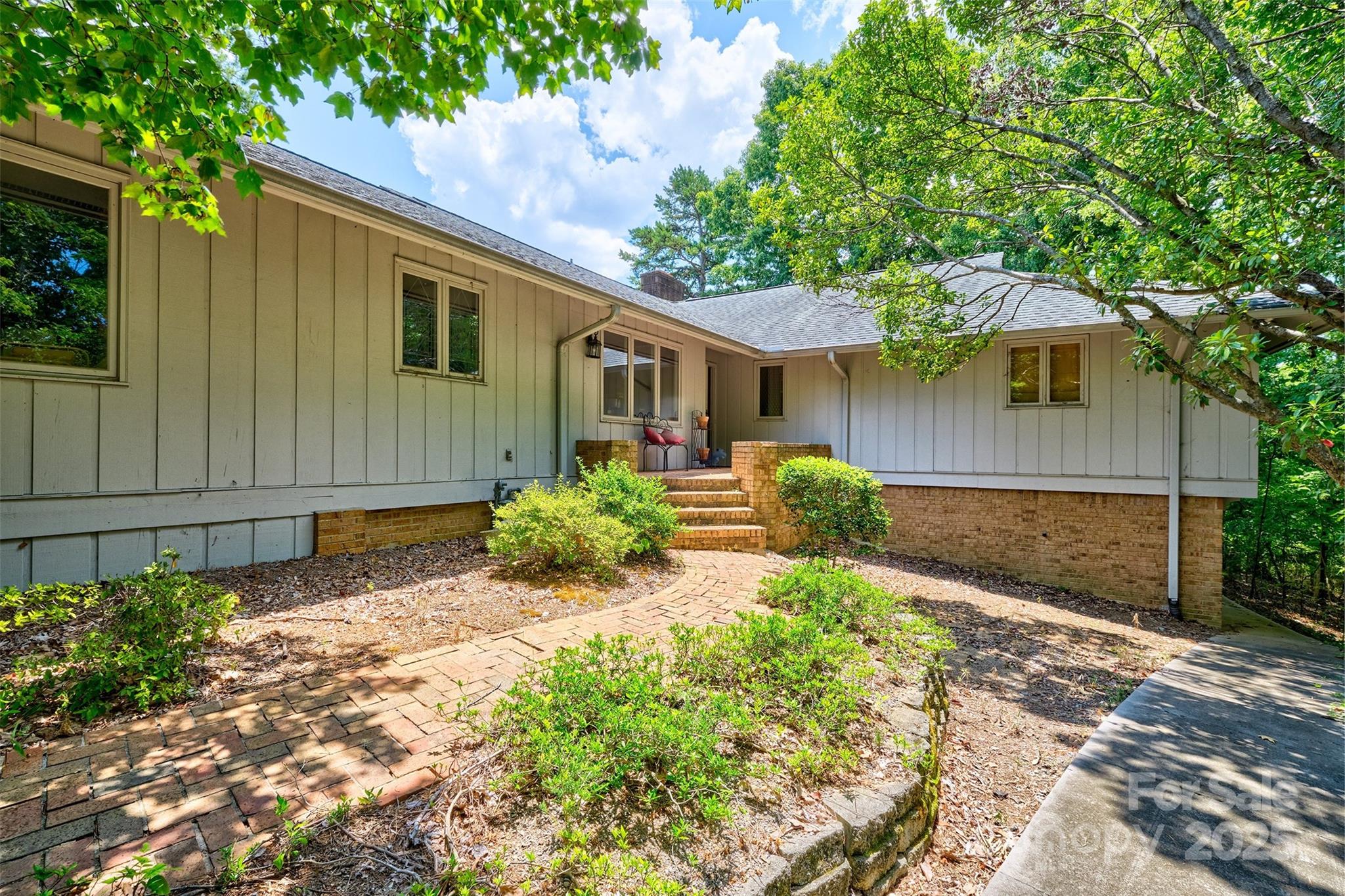17 Heritage Drive