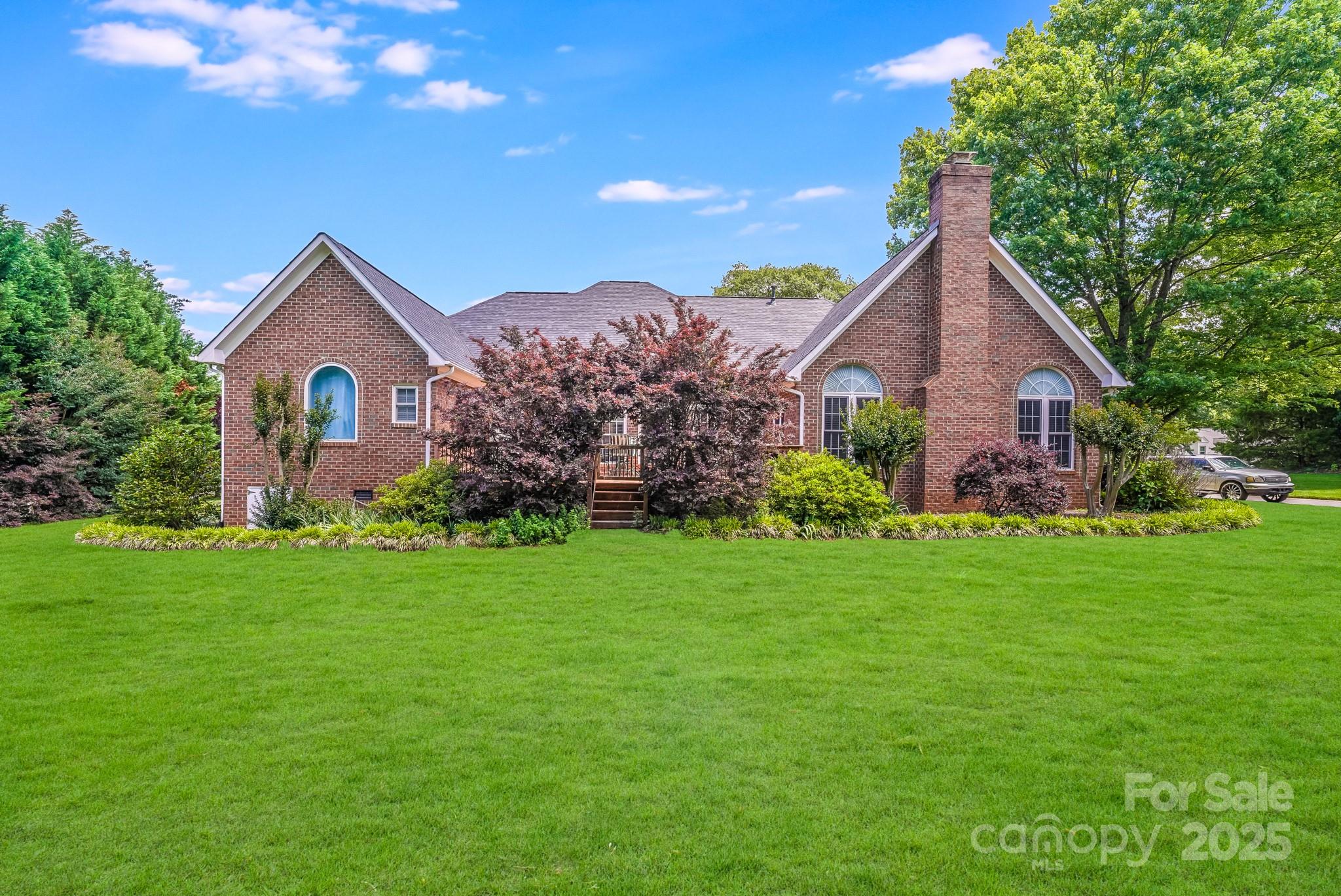 1337 Braeburn Road NW