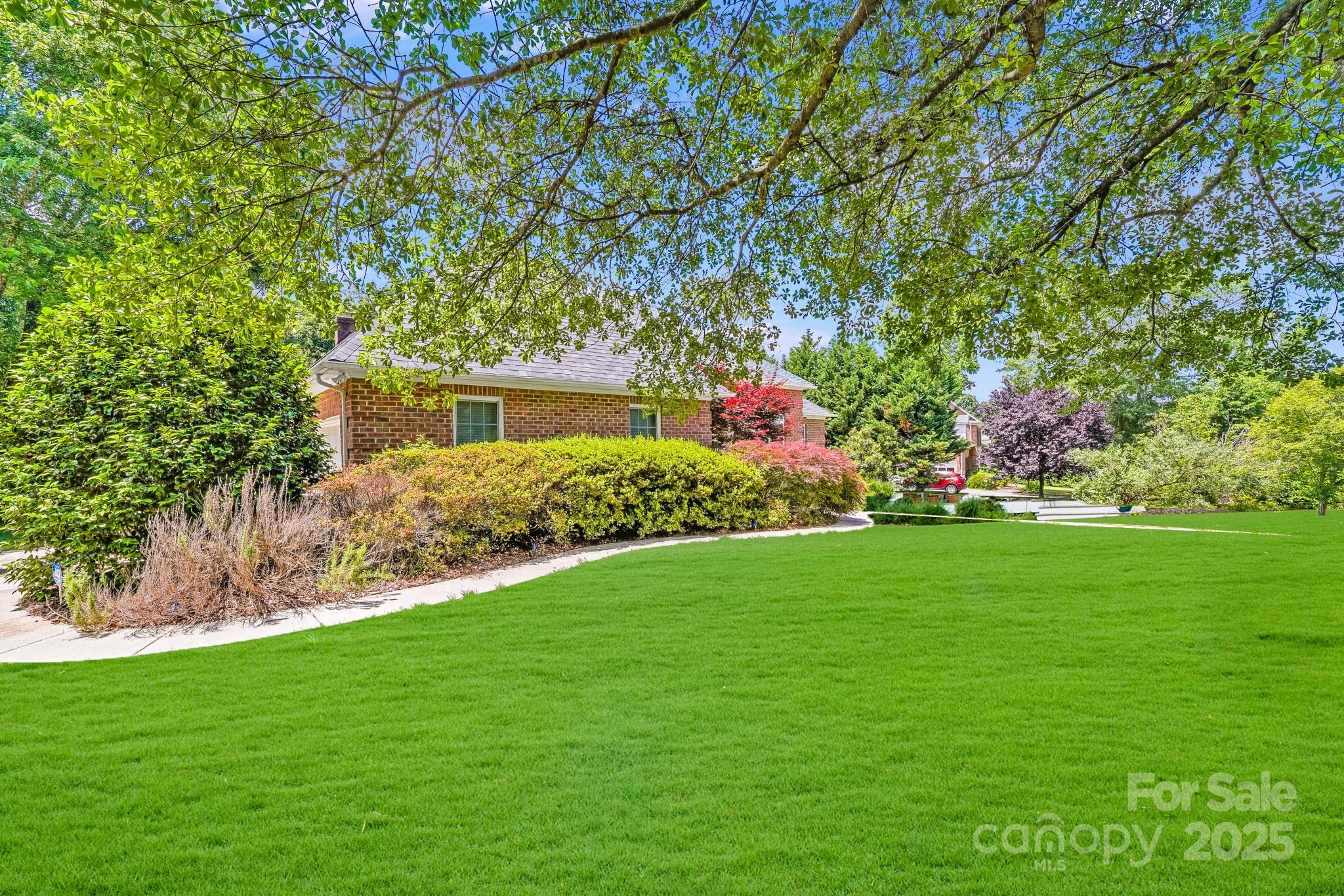 1337 Braeburn Road NW