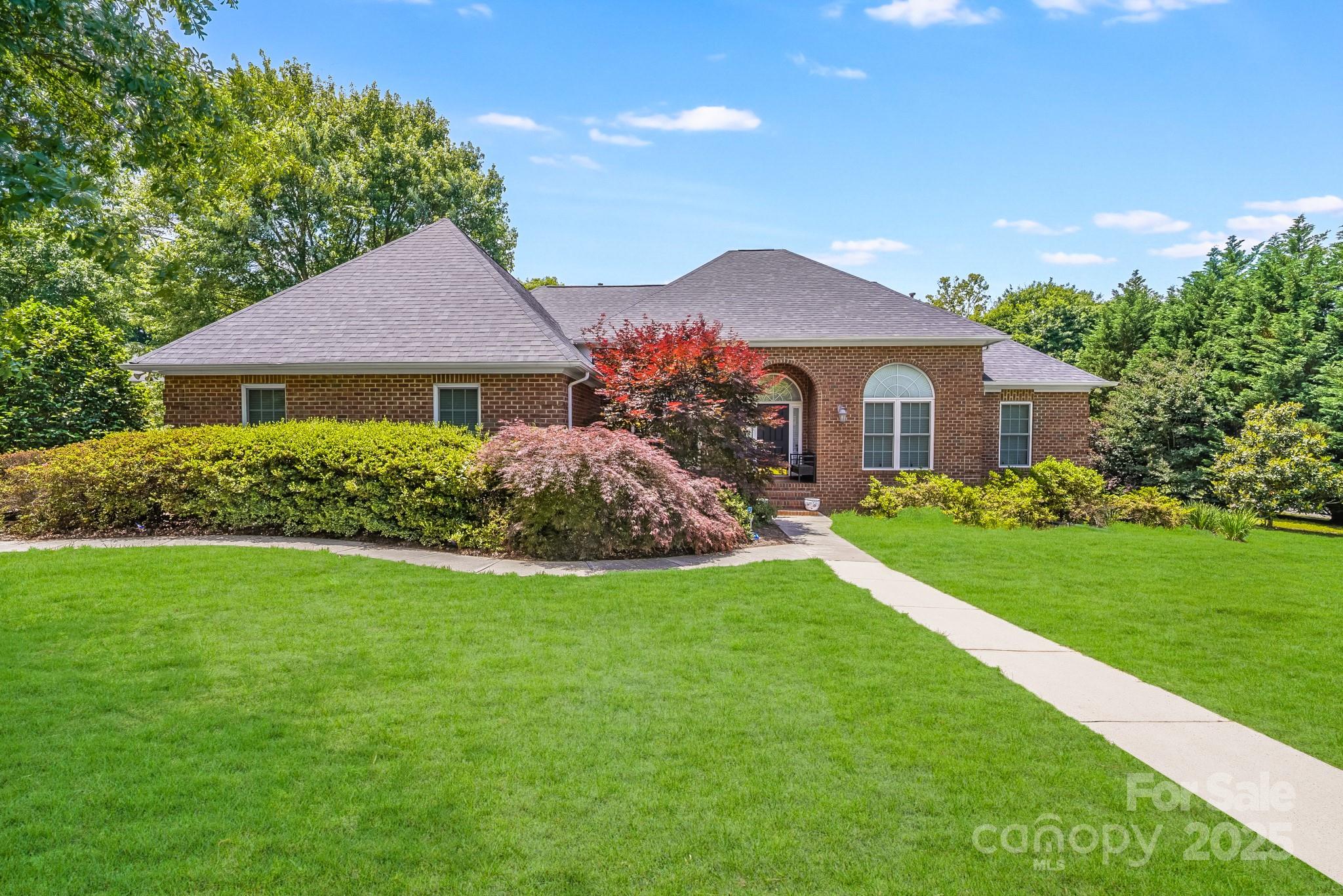 1337 Braeburn Road NW