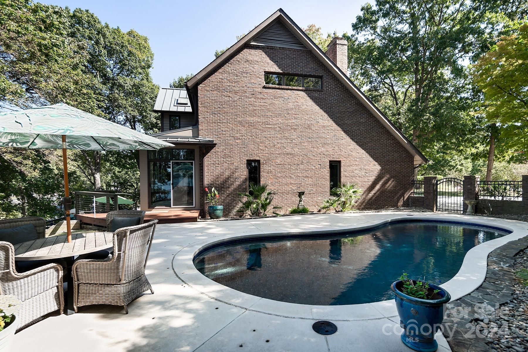 Tega Cay - Residential