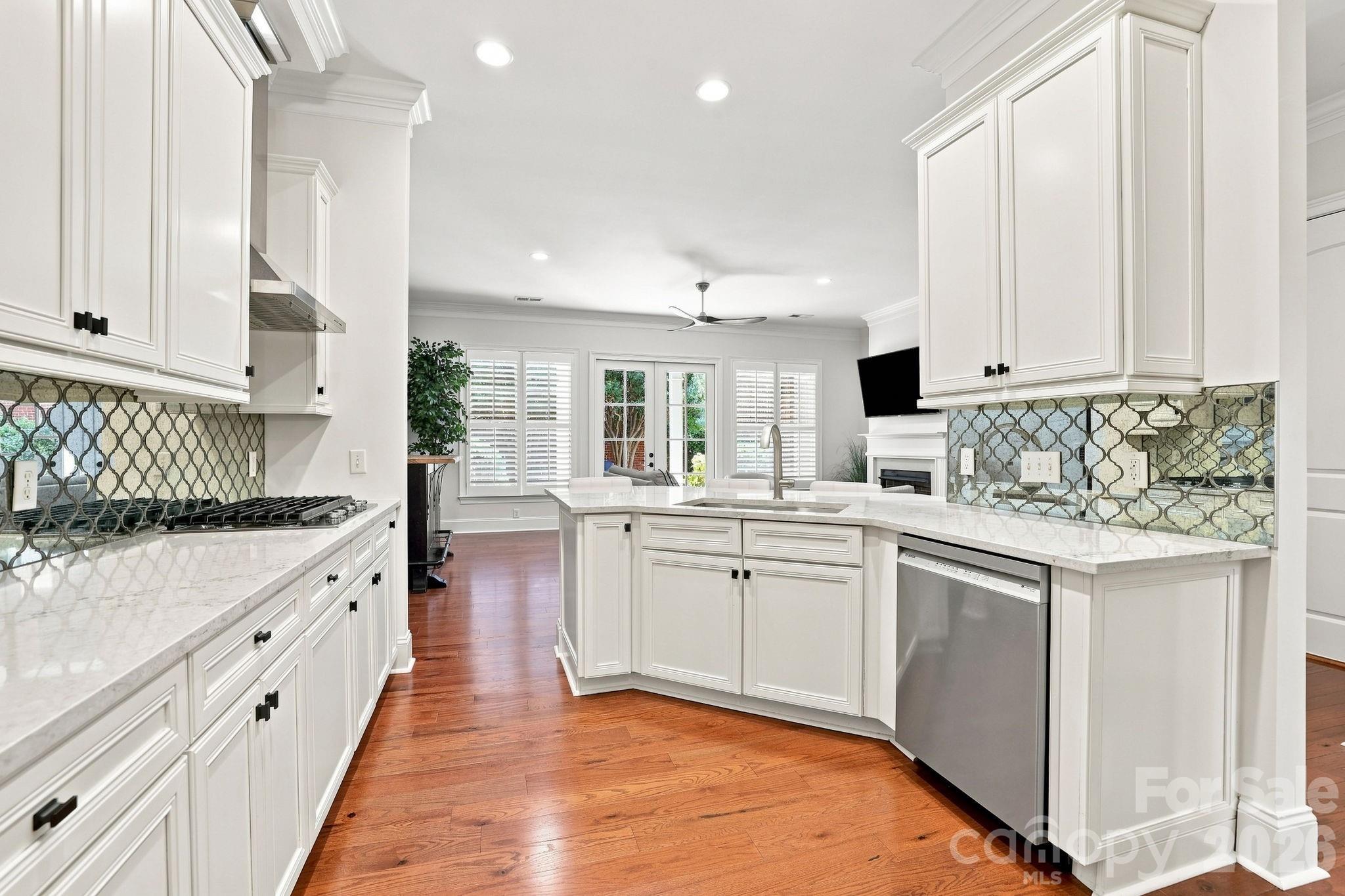 6831 Louisburg Square Lane