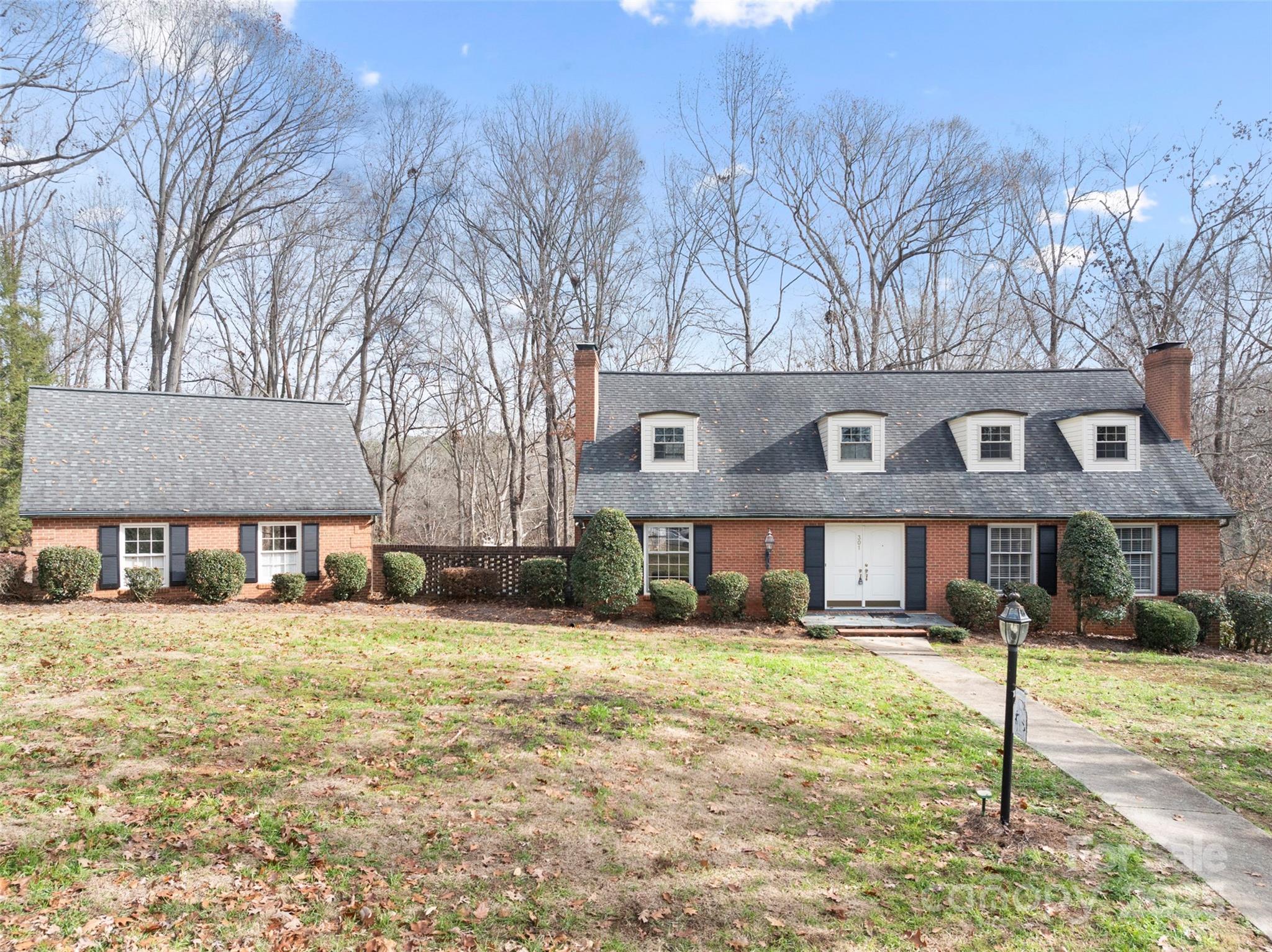 301 Queens Drive