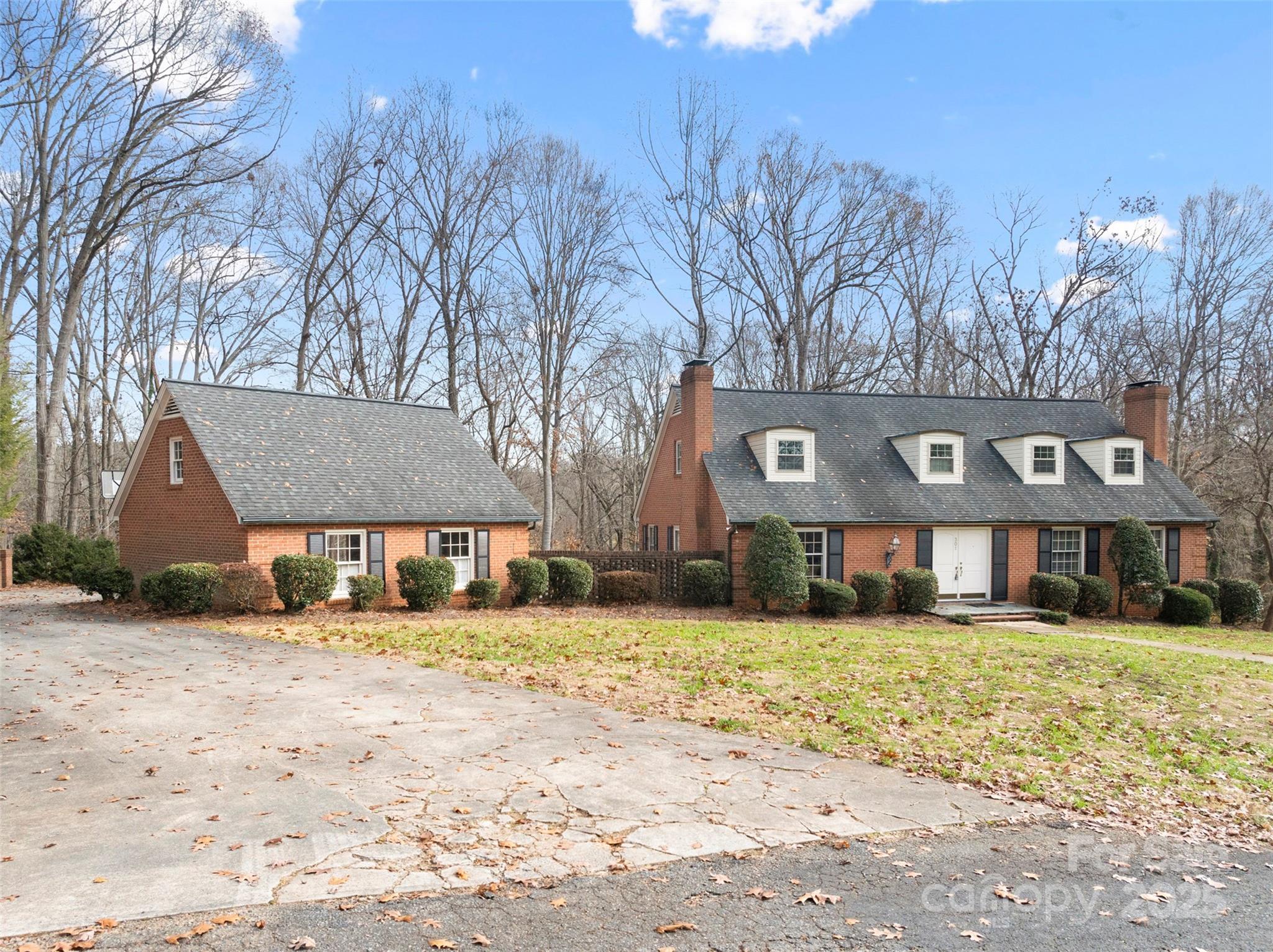 301 Queens Drive