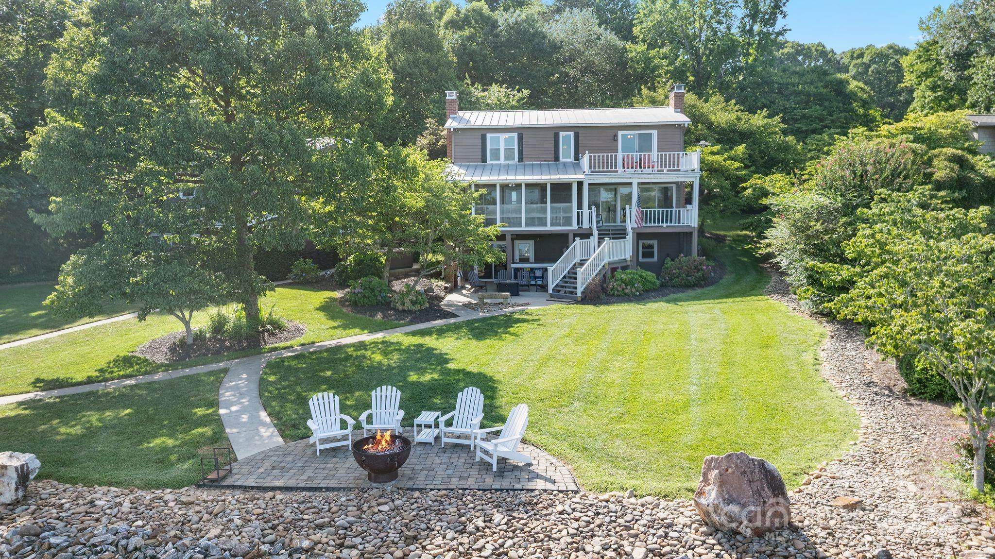 8855 Dog Leg Road
