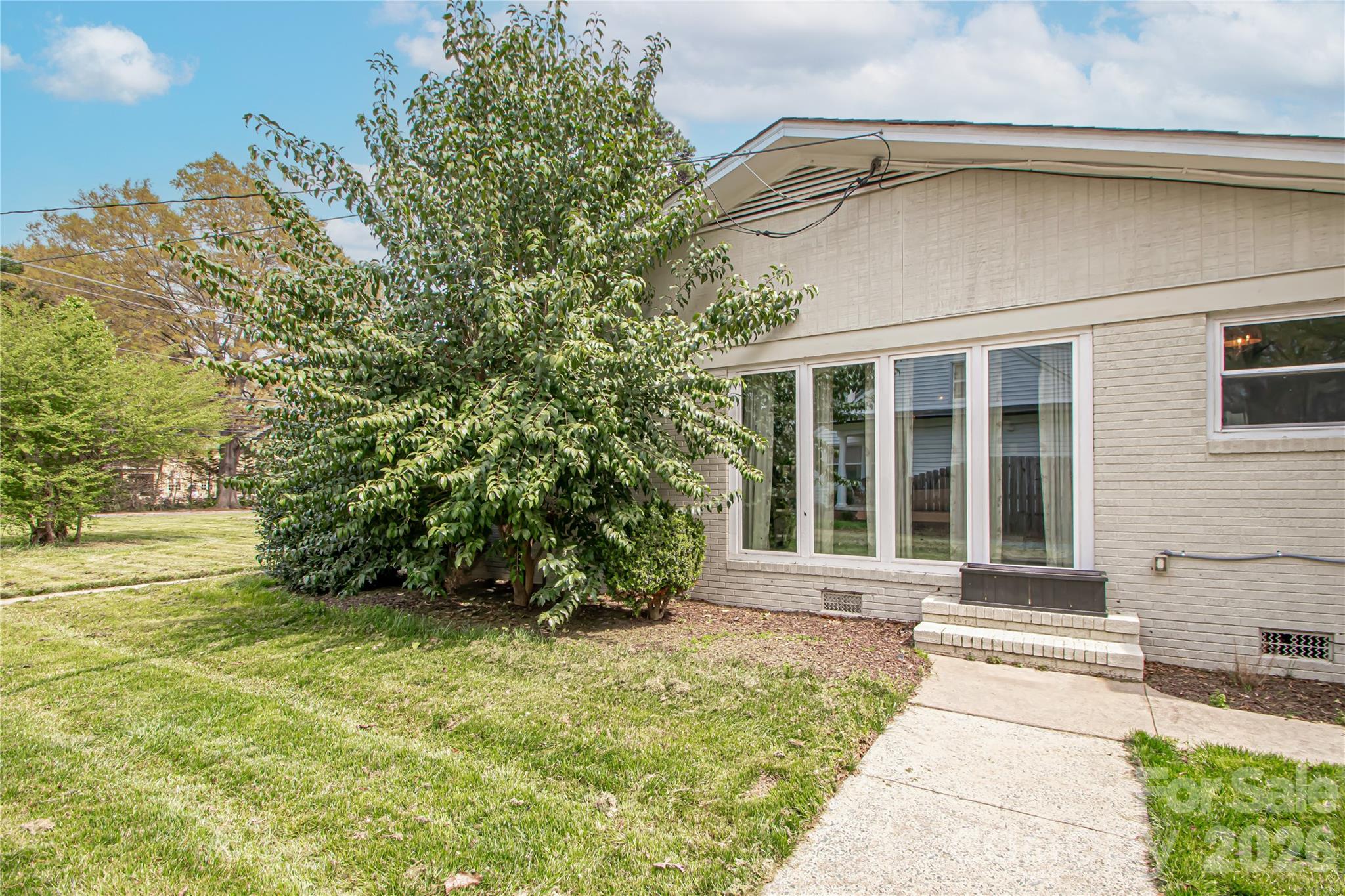 1302 E Franklin Street