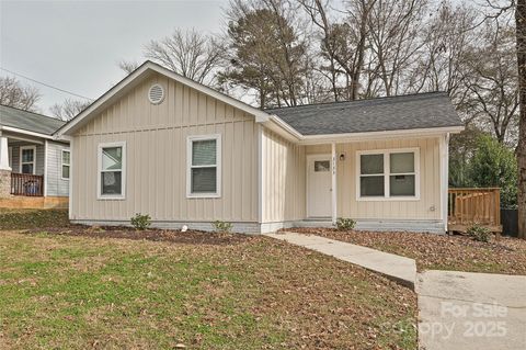 Photo of 3133 Amay James Avenue, Charlotte, NC 28208 (MLS # 4321740)