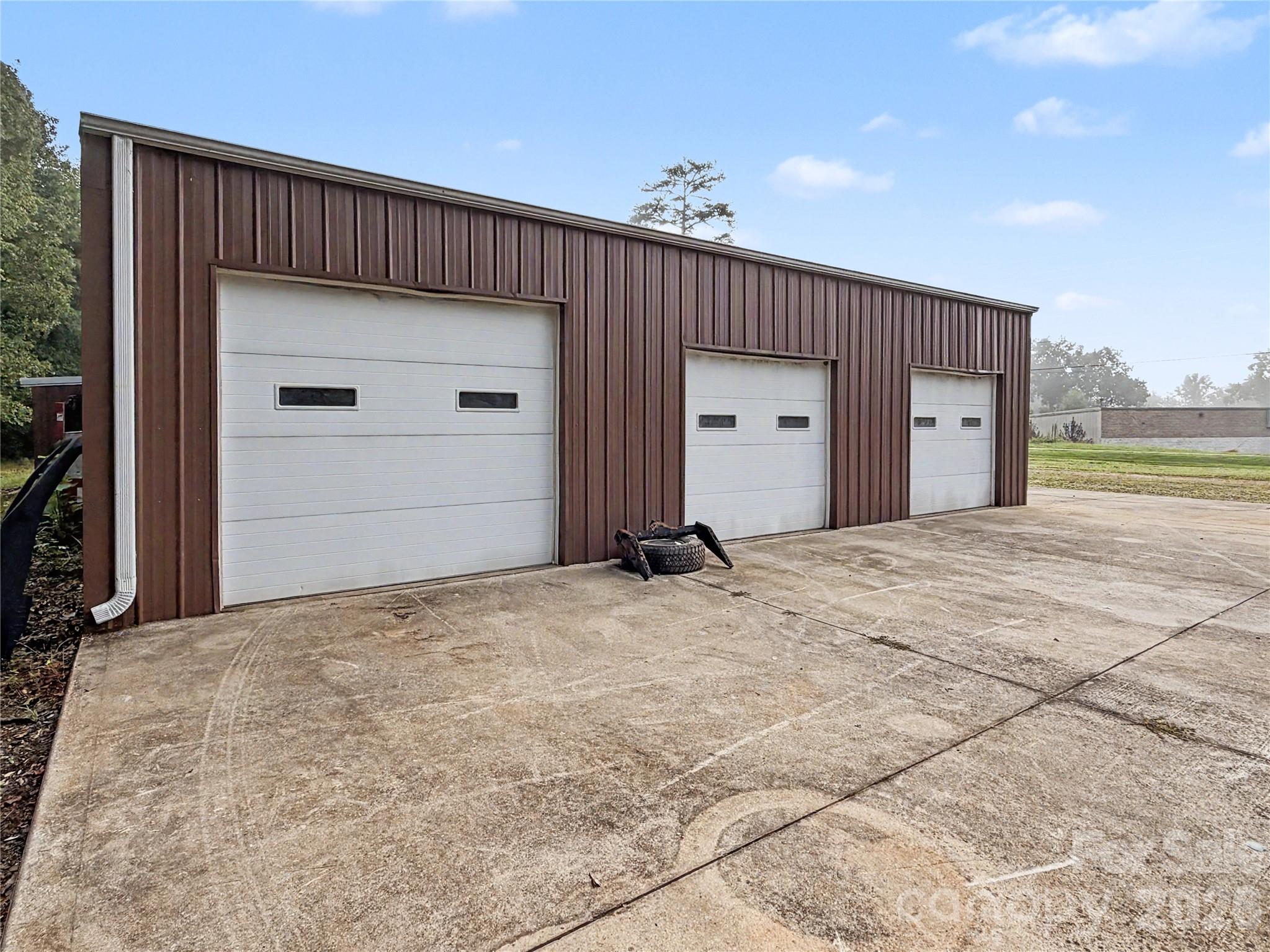 2330 Oakland Road