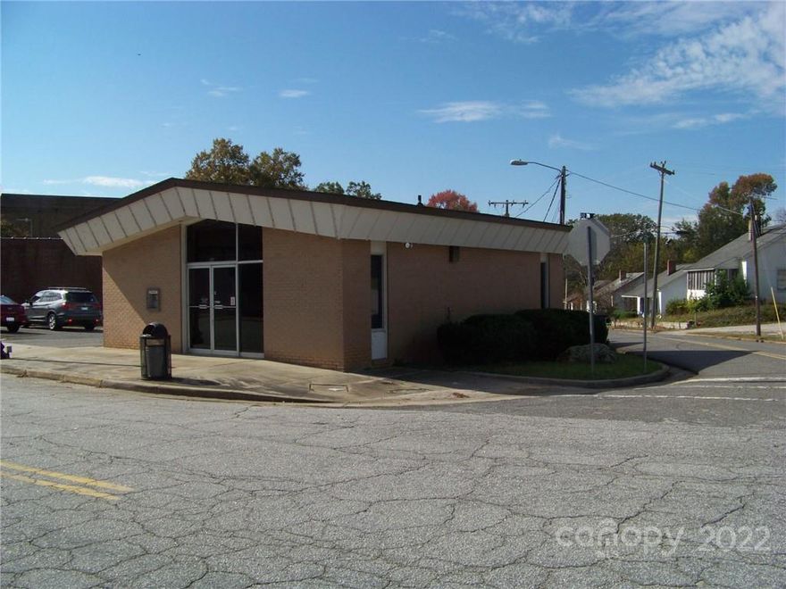 Commercial building recently used as  a bank.  Features include Safe, Drive thru window. Break room with sink, conference room, 2 private  bathrooms with sink and commode,  storage rooms with shelves.  Could be converted to retail or used as office space.  Could be easily renovated for drive thru restaurant or office building.  Plenty of parking space.