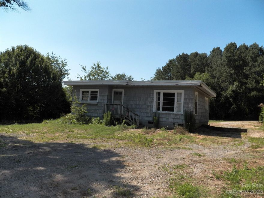 Great investment opportunity. 2BR/1BA that needs a little TLC.  Property has been used as investment property for years. Property is just outside of the city limits with access to city water and private septic system.  Larger flat lot with lots of potential.  Property is being sold as is.