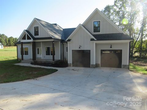 Photo of 211 Golf Course Road, Maiden, NC 28650 (MLS # 4281366)
