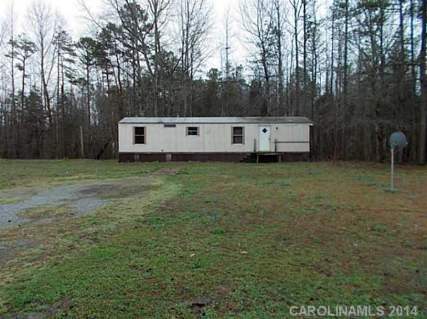 (+/-) 2 acres. 2 septic tanks, 1 well. Info from York County records and owner. Not guaranteed.