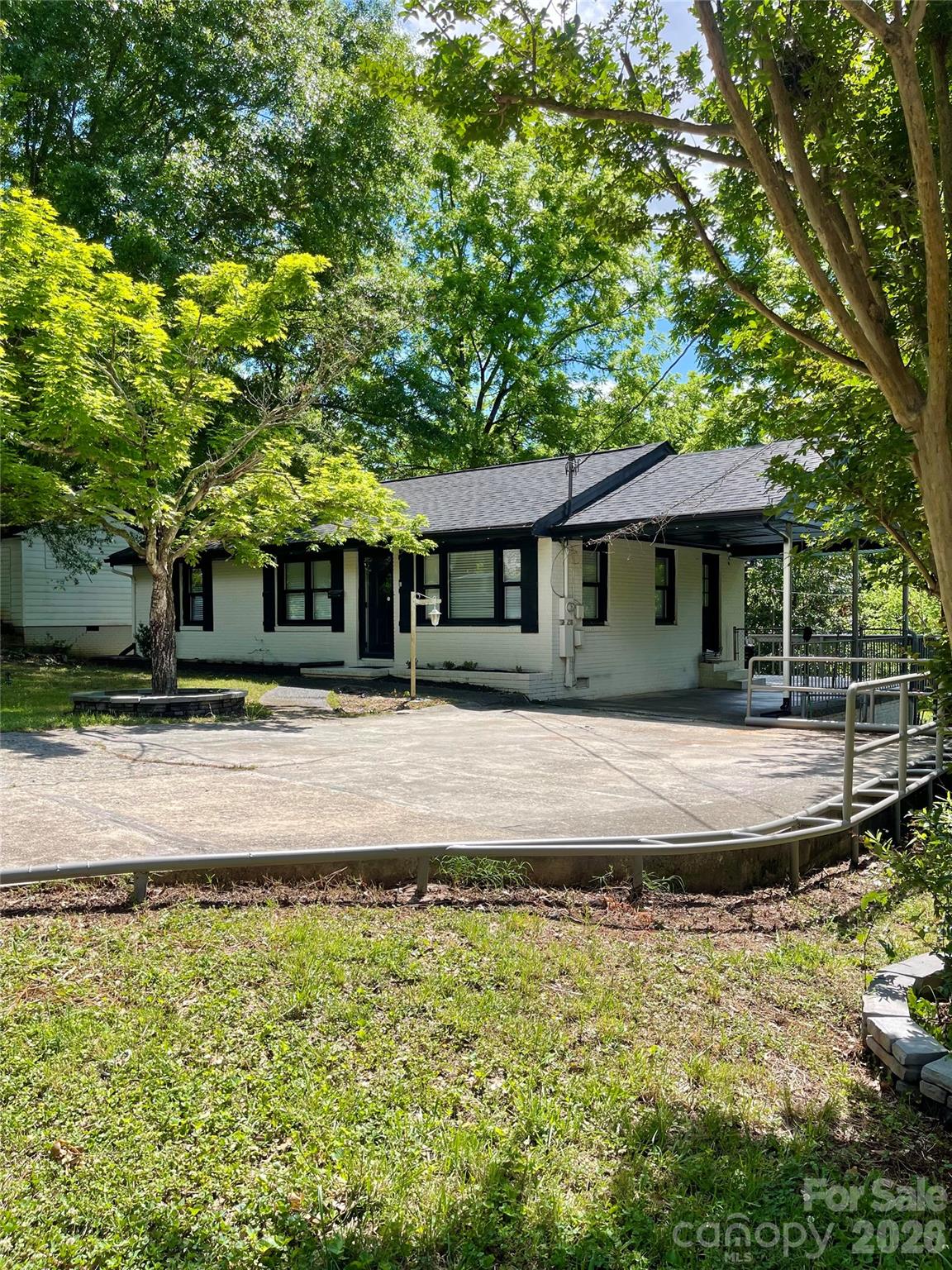 609 Glenn Street