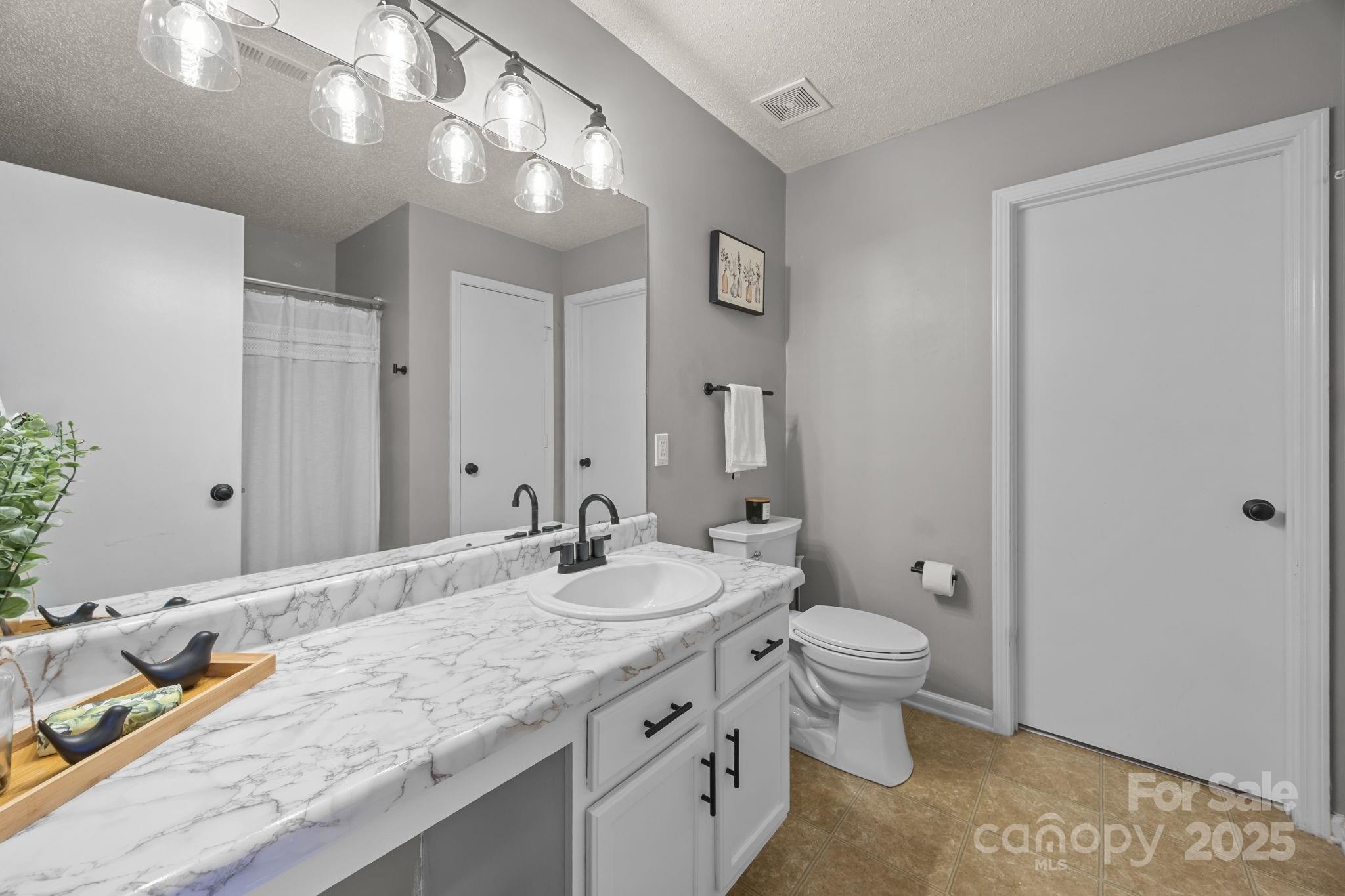 Hamilton Lakes - Residential