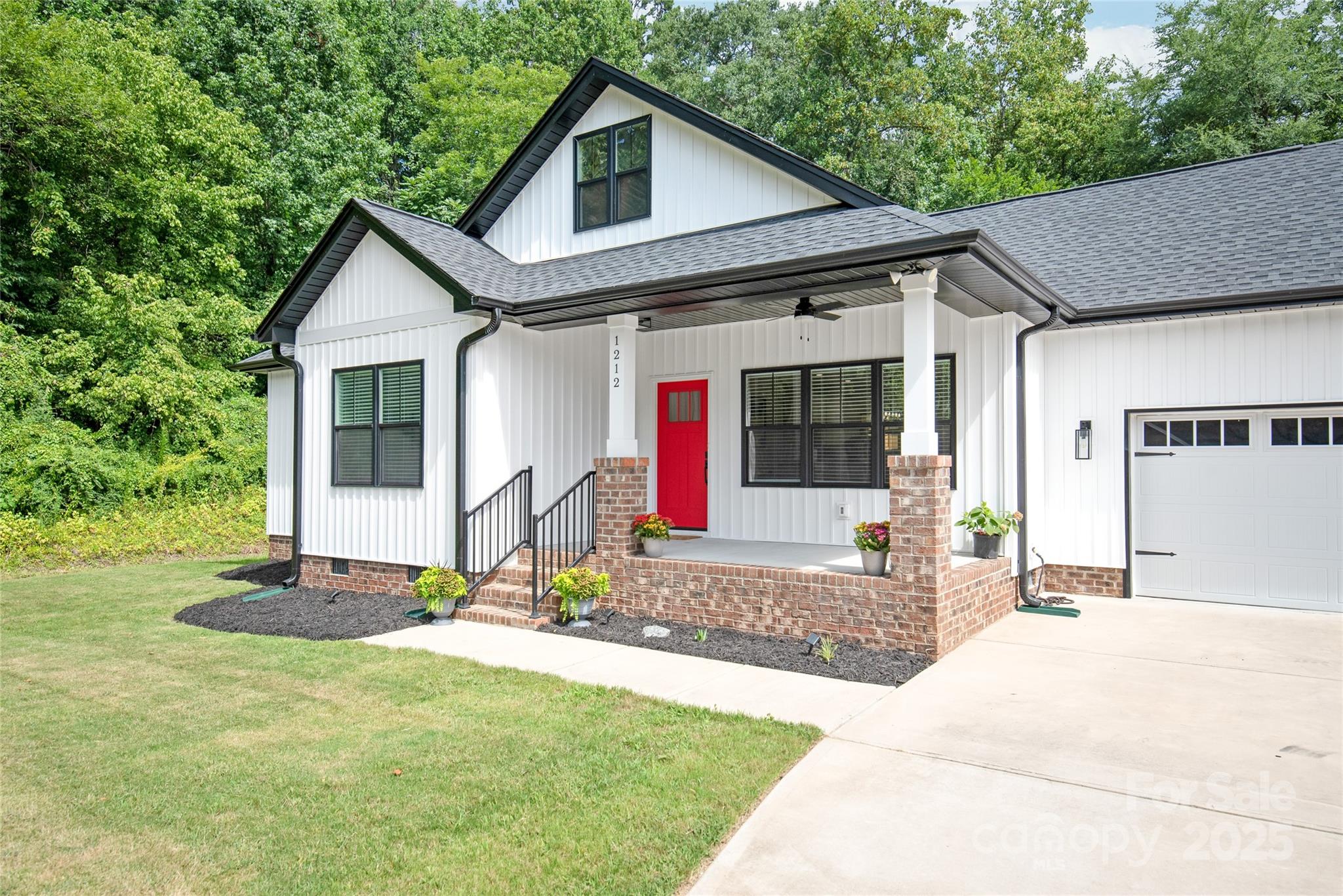 1212 Mason Way