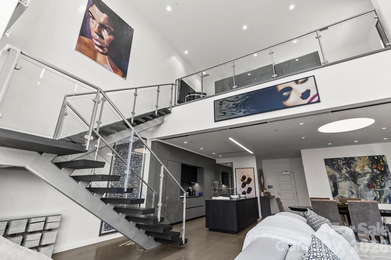 435 S Tryon Street 901