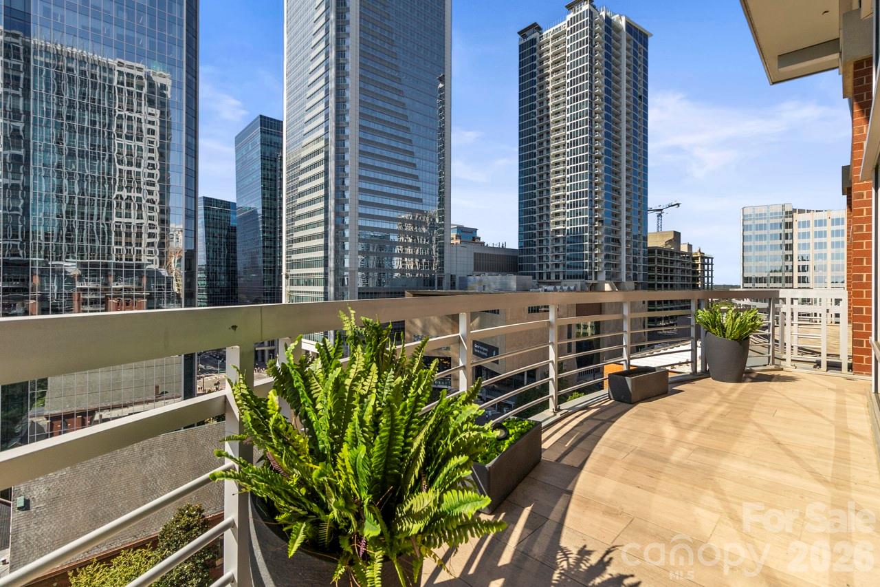 435 S Tryon Street 901