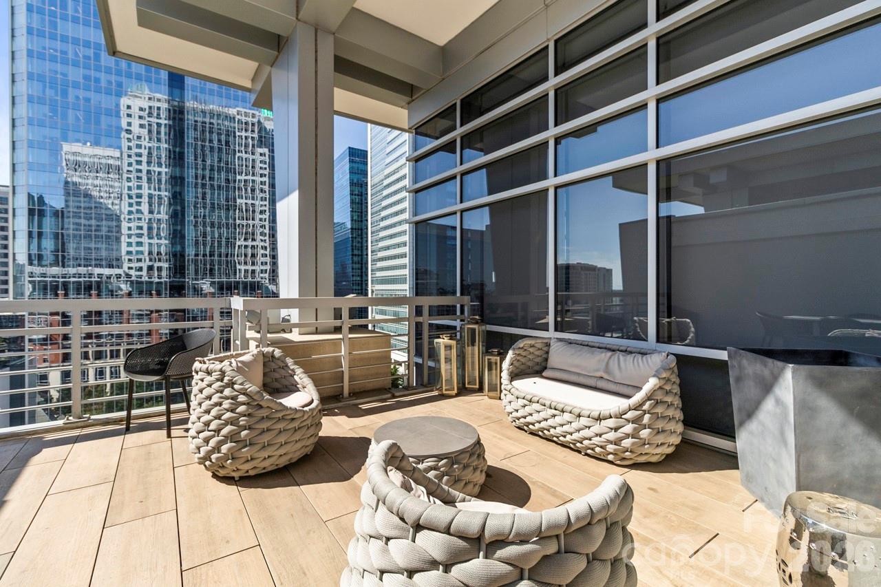 435 S Tryon Street 901