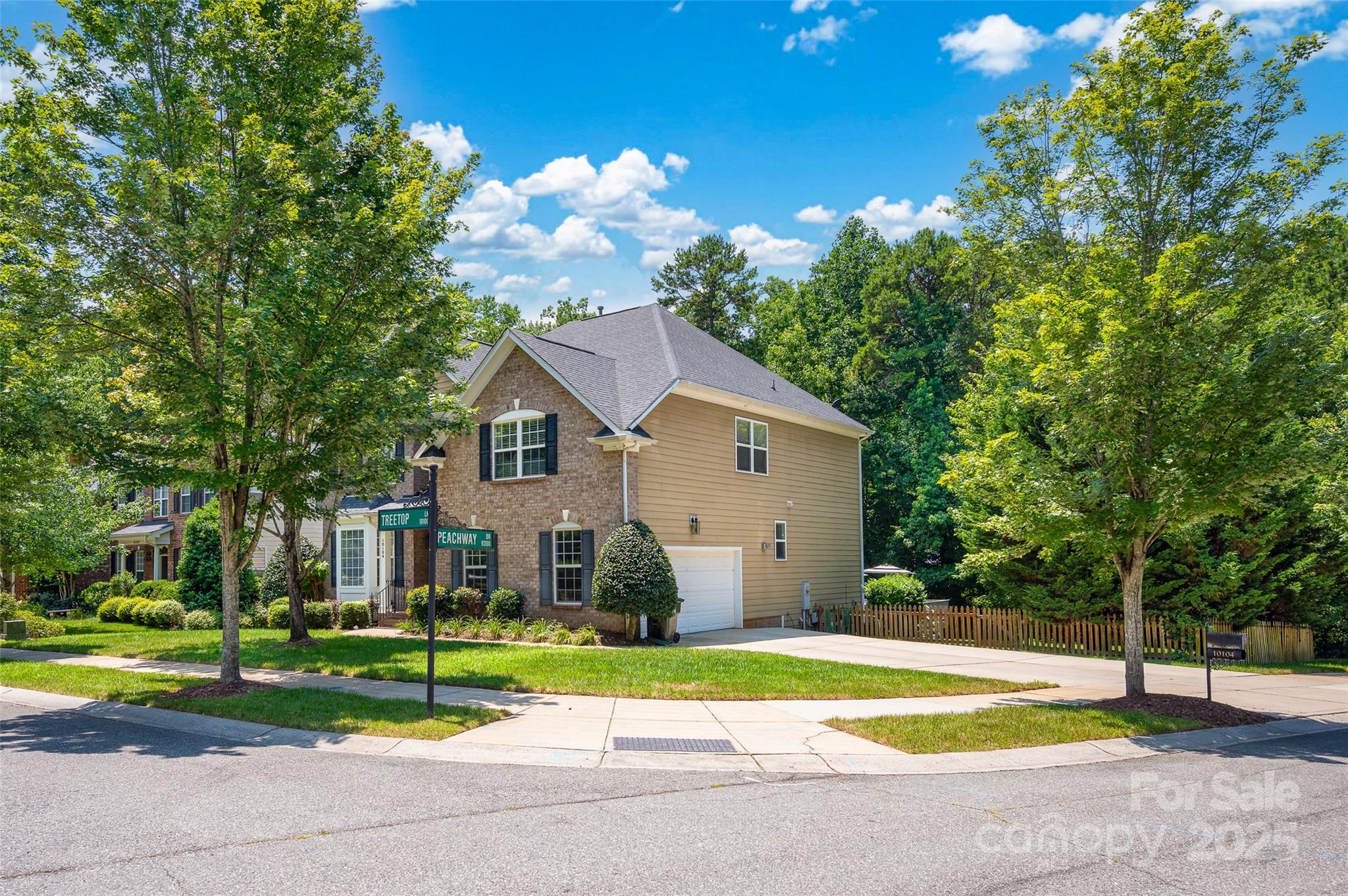 10104 Treetop Lane