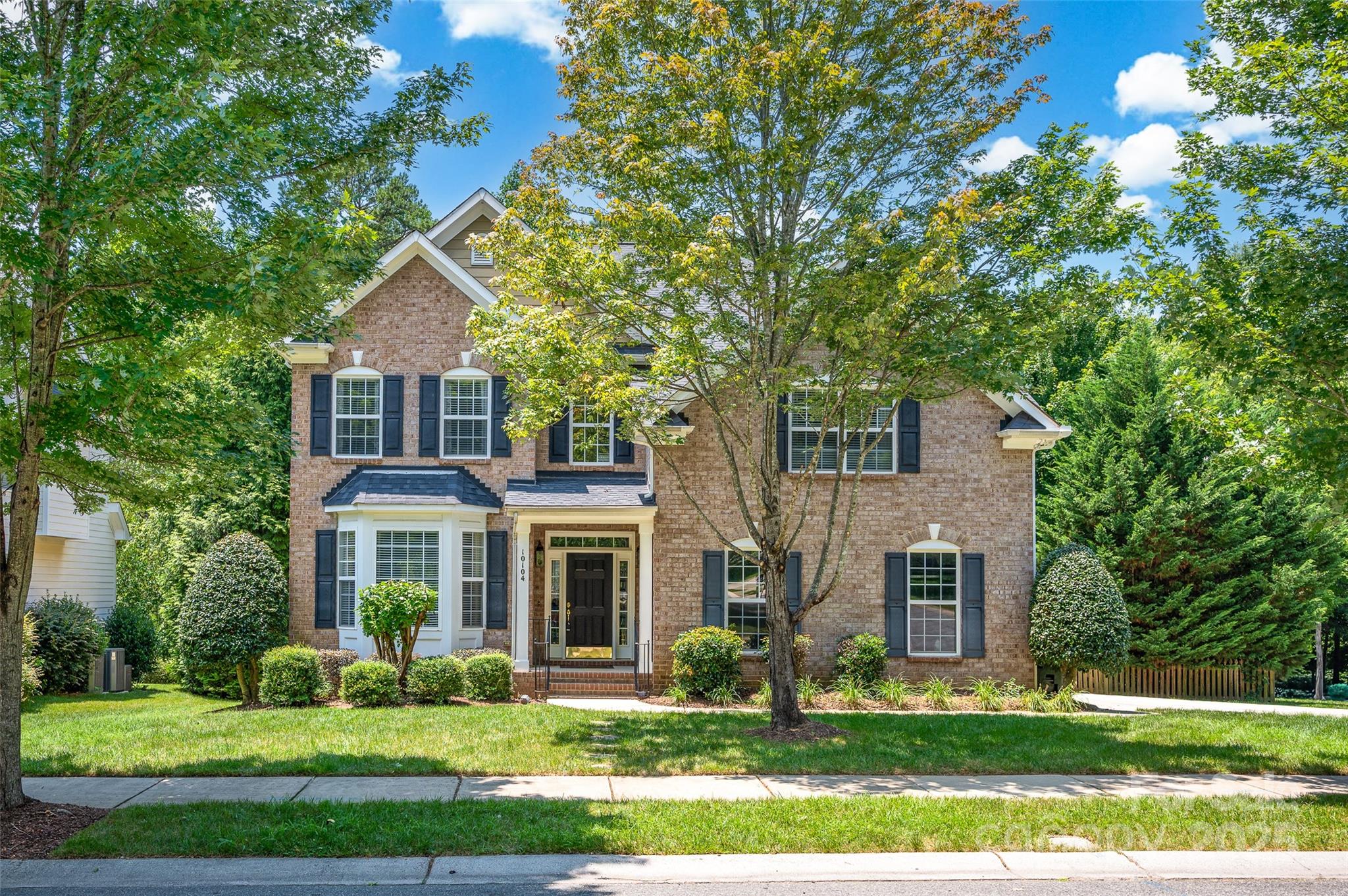 10104 Treetop Lane