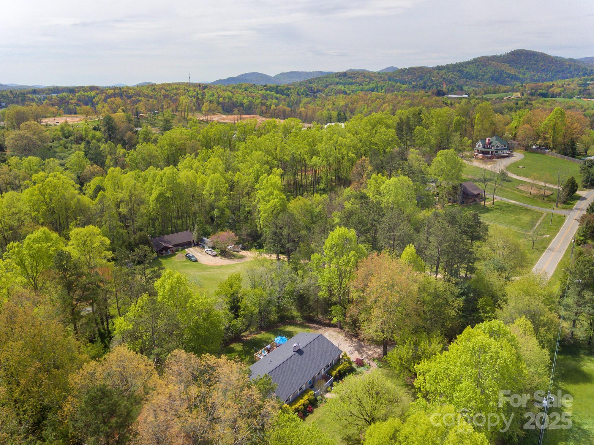 143 W Oakview Road