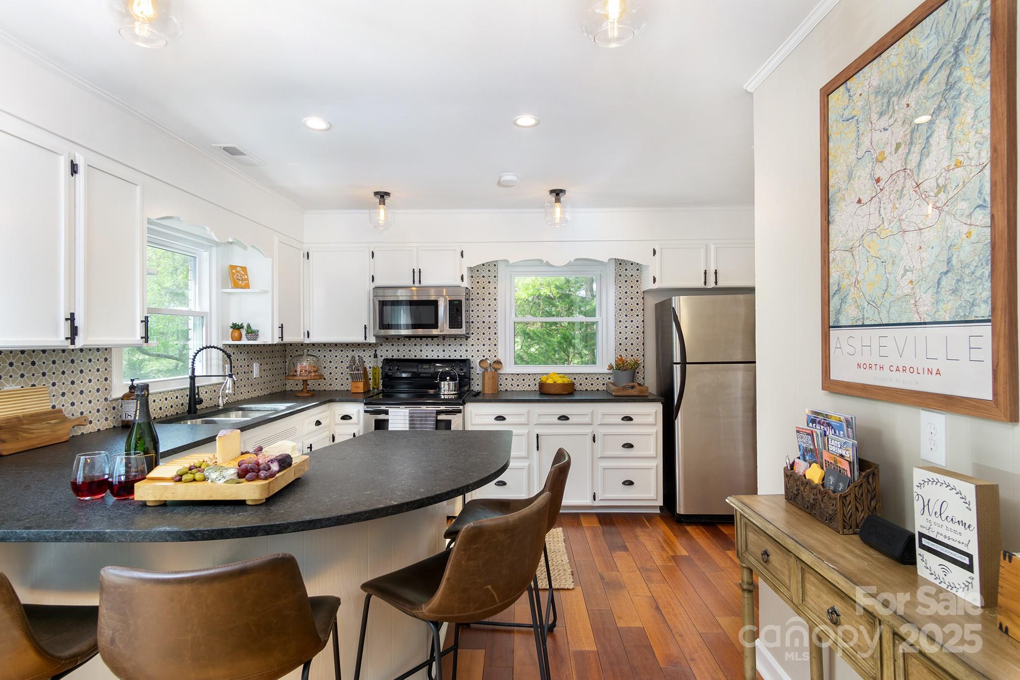 143 W Oakview Road