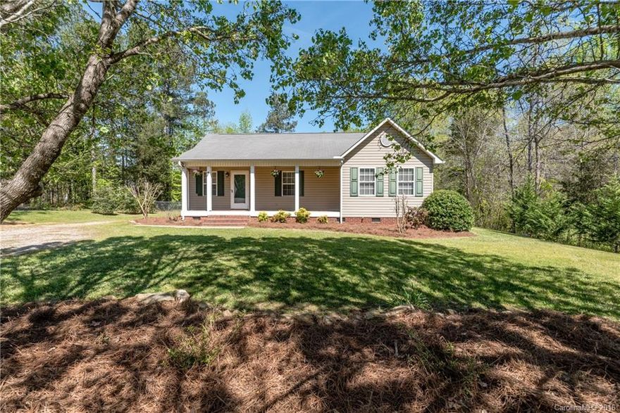 This ready to move in cute as a button home is the one you have been waiting for. Located in a small, quiet neighborhood that offers privacy. Open floor plan. Home qualifies for 100% financing. Call now before it's gone!