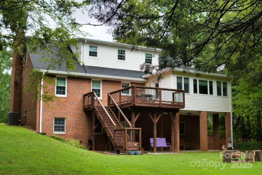 444 Lakeview Drive
