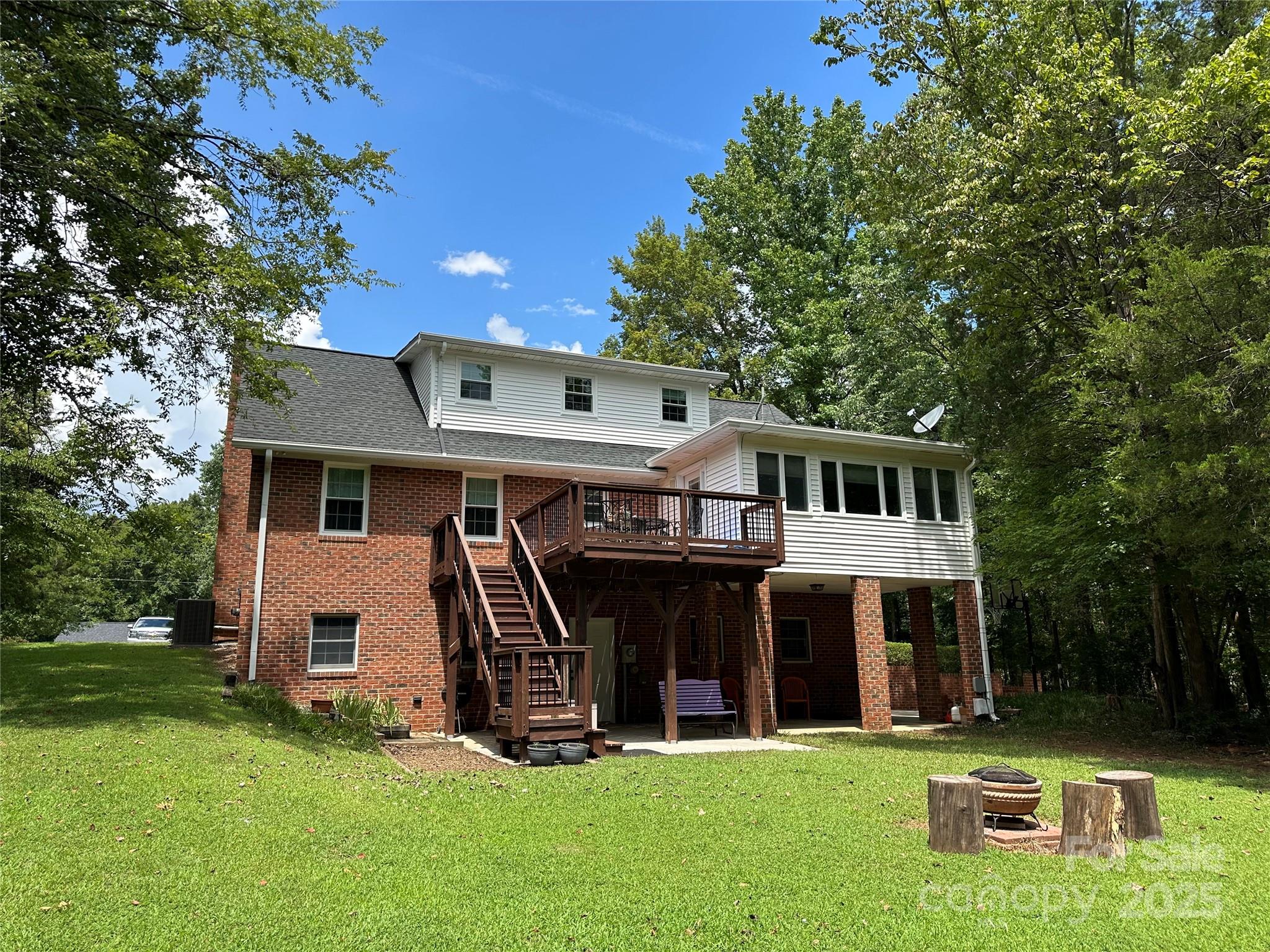 444 Lakeview Drive