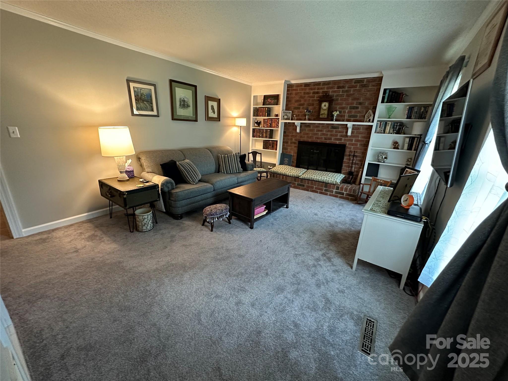 444 Lakeview Drive