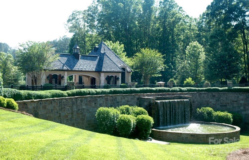 1304 Reflection Pointe Boulevard