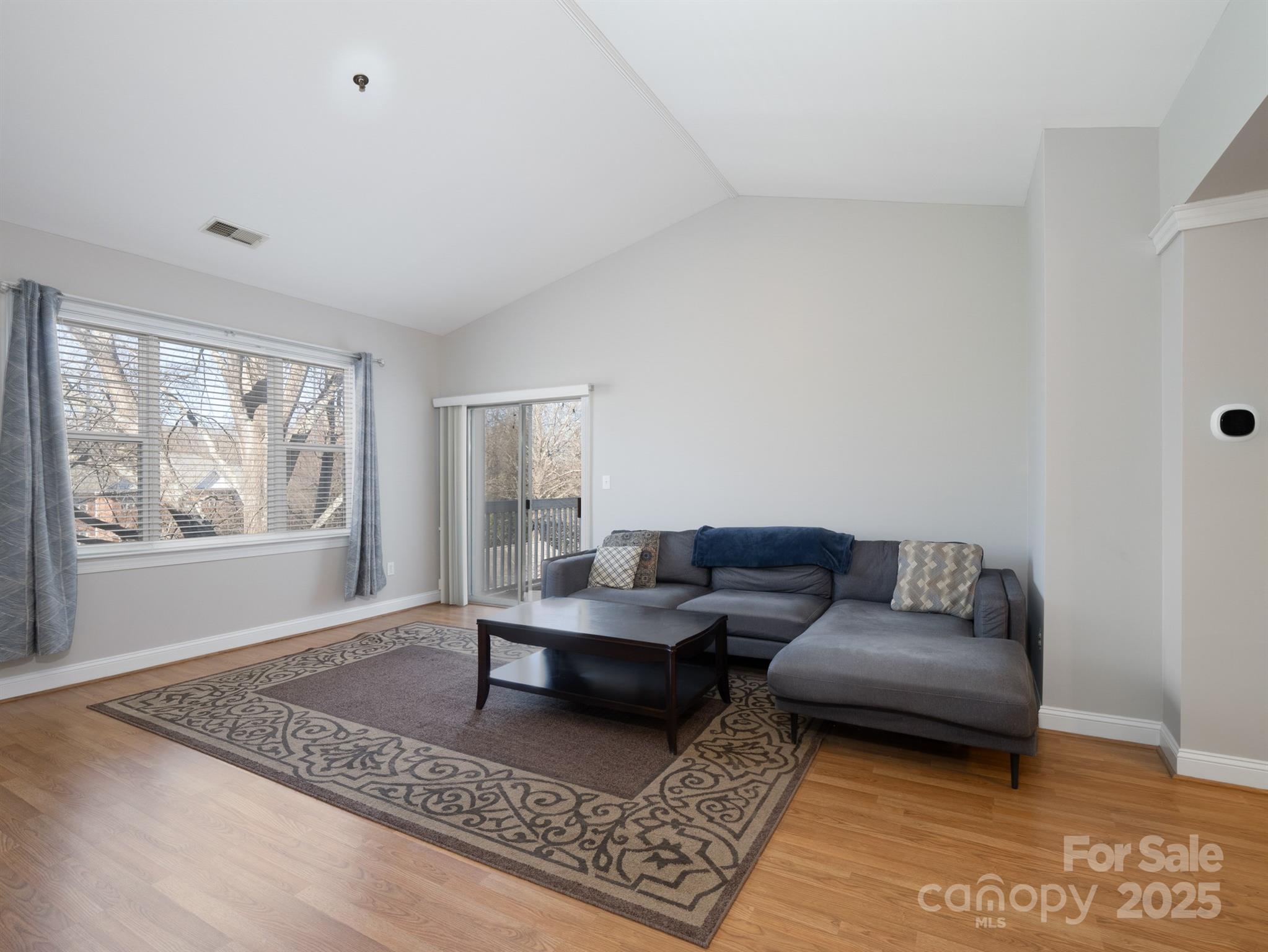 5617 Fairview Road 9