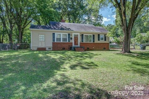 Photo of 1308 Lineberger Avenue, Gastonia, NC 28052 (MLS # 4246512)