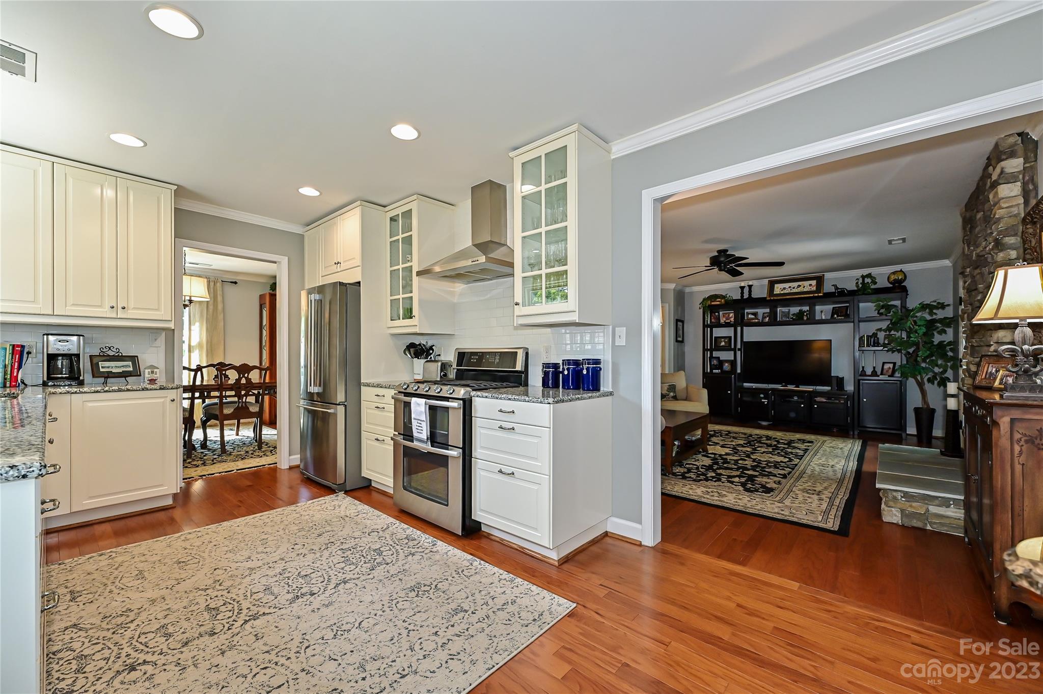 SARDIS WOODS - Residential