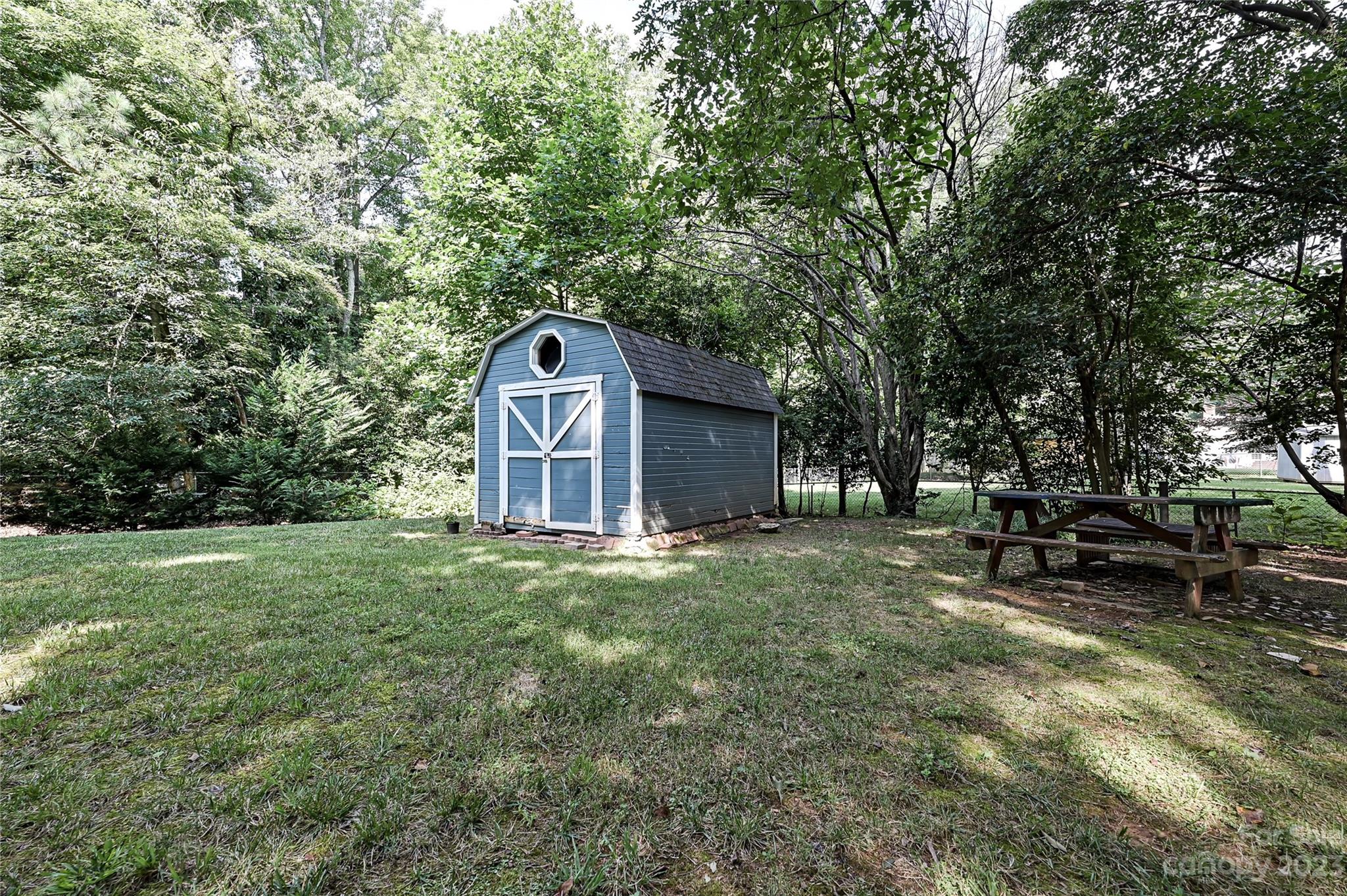 SARDIS WOODS - Residential