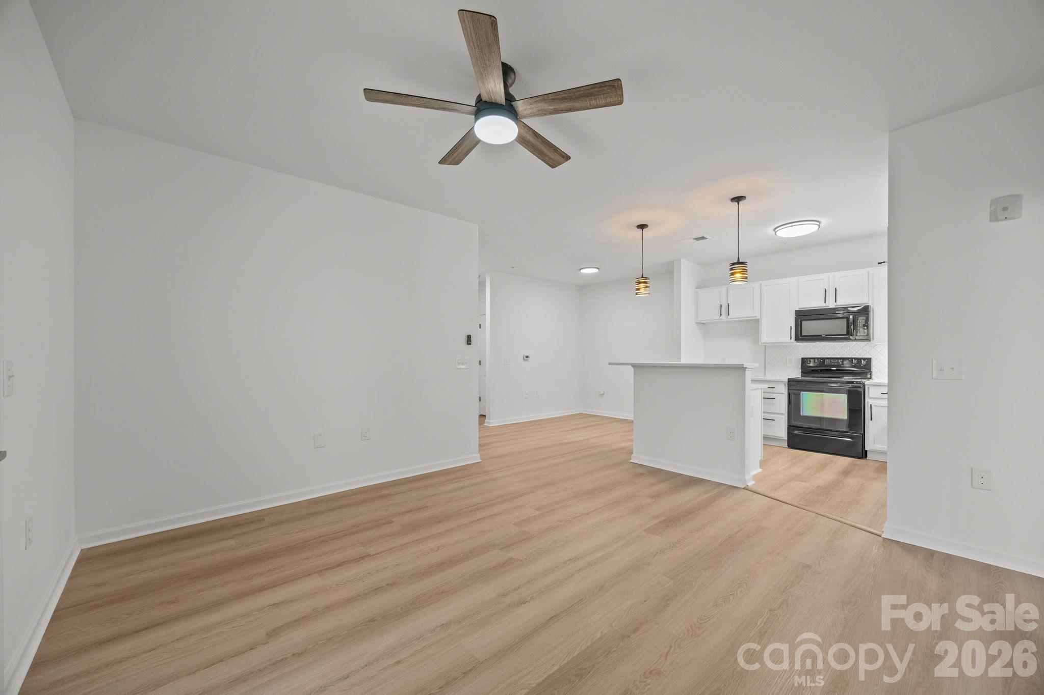 176 Brickton Village Circle 206