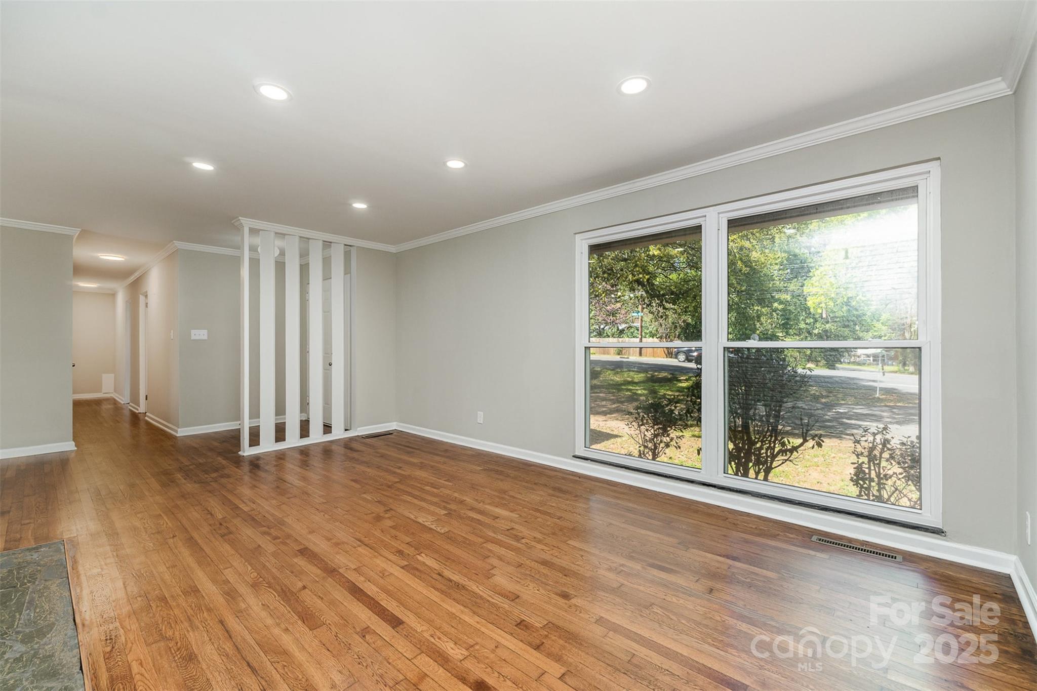 900 E Woodlawn Road