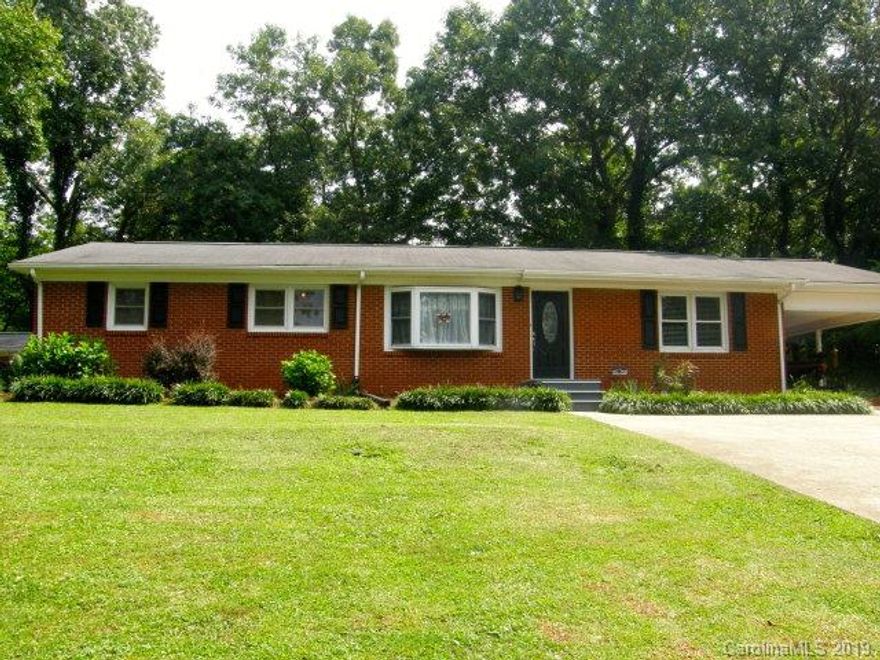 Gorgeous home in the heart of Pleasant Gardens. This property is located on a dead end road with lots of privacy. Recent updates include kitchen, living room and den. All new appliances were installed in 2013 as well as a heat pump in 2014. Home features eat-in kitchen with large island, spacious bedrooms, den for entertaining and unfinished basement with endless possibilities. You will enjoy the openness of the kitchen and living room. Then finish up your day on the patio in the back yard with friends and family. Motivated seller, all reasonable offers will be considered! Seller to pay up to $5000.00 closing!!