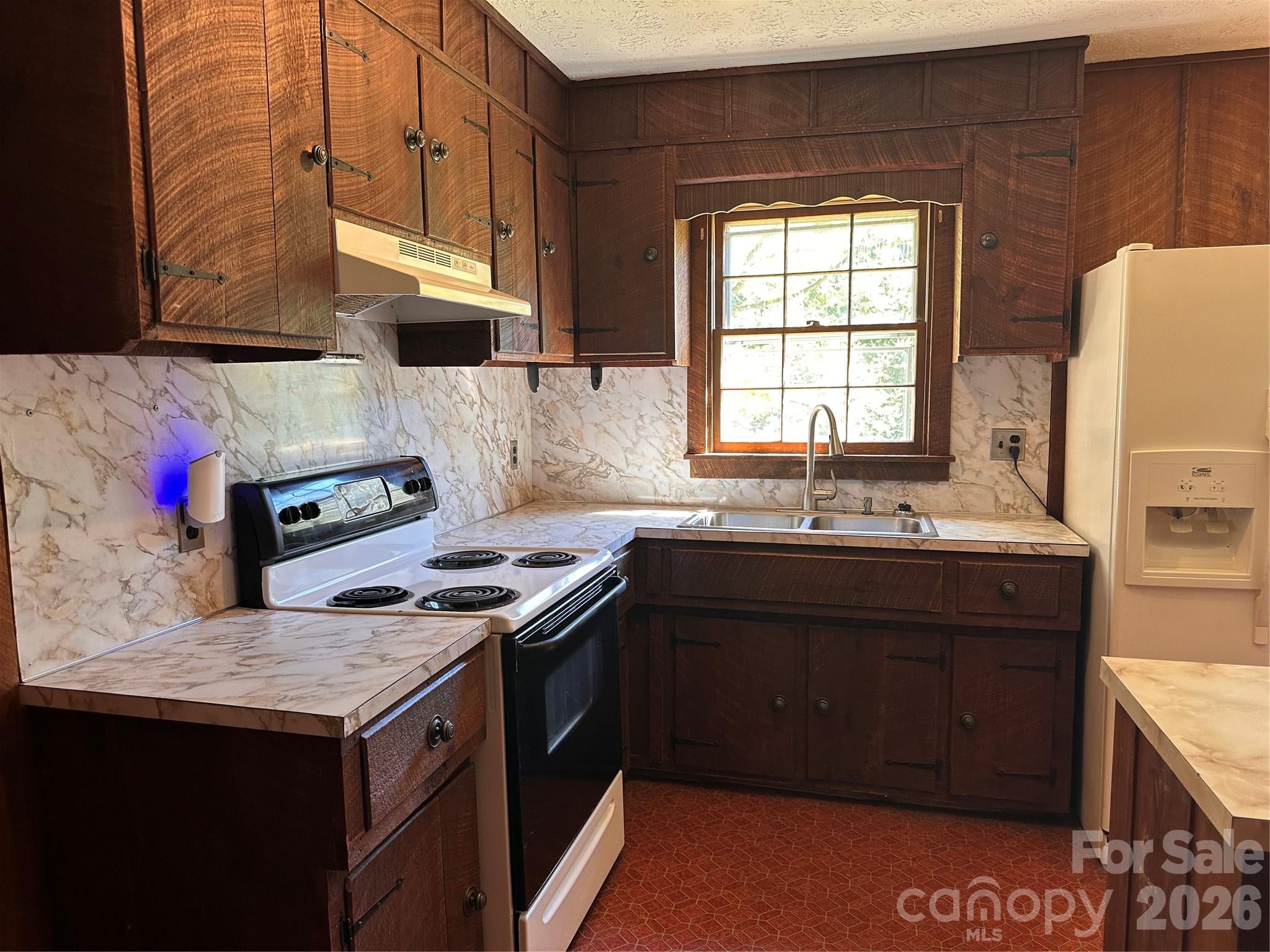 2727 Haas Lane