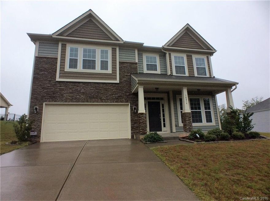 Rent Special: Take $500 off your 1st full month's rent w/move-in by 12/1/16! Suburban dream home near Steele Creek! Partial stone front & porch w/craftsman charm. Entry w/offset staircase & decorative niche. KTN w/granite counters, butler's pantry, range w/double wall oven, SS appliances, trendy cabinetry, breakfast nook & breakfast bar w/pendant lighting! FR w/FP w/decorative mantle. DR w/chair rail & upgraded lighting. 1st flr BR/office & full bath. Master w/tray ceiling, WIC, 5 piece bath!